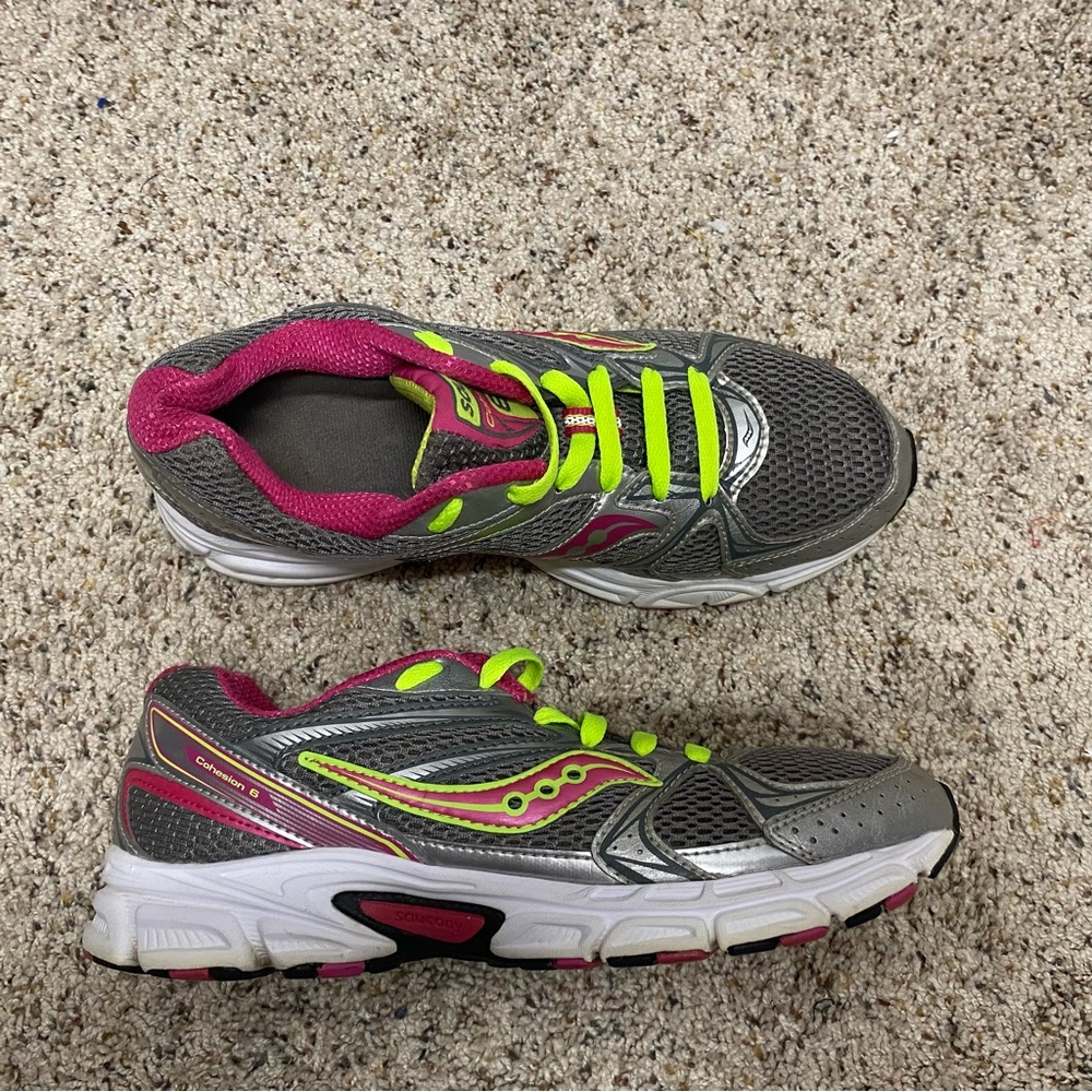 Saucony Cohesion 6 sneakers womens size 9.5 gray running shoes pink green